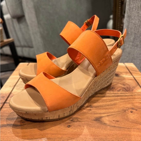 UGG Elena Wedge Sandal - Picture 4 of 7